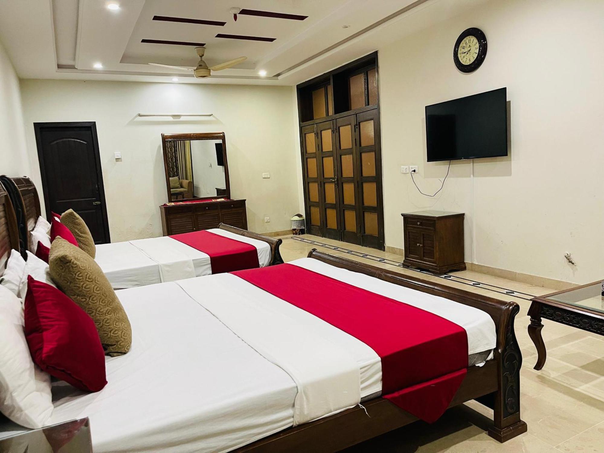 Hotel Clifton Inn Karachi Bagian luar foto